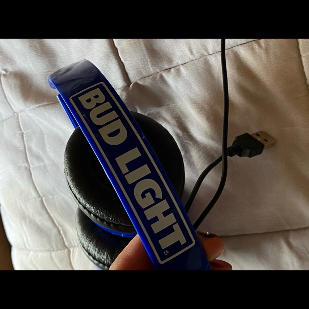 Head Phones - Picture 2 of 3